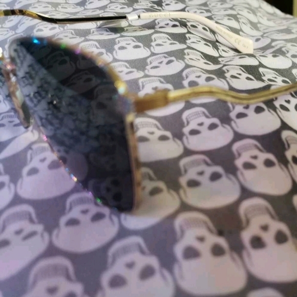 Gucci Sunglasses - Picture 2 of 4